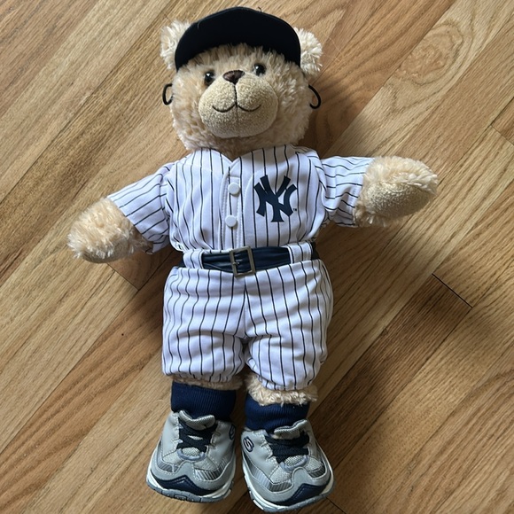 Build-A-Bear NY Yankees Uniform with Accessories - Picture 3 of 14